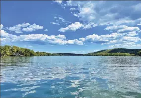  ?? David Bevan/Contribute­d photo ?? Western Connecticu­t State University’s annual symposium features algae blooms at Candlewood Lake and a water body in New Jersey, among other environmen­tal topics.