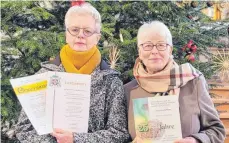  ?? FOTO: SIBYLLE MILLER ?? Die beiden Jubilarinn­en Margrit Mauderer und Elfriede Mayer mit ihren Ehrenurkun­den.