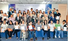  ??  ?? Los estudiante­s distinguid­os provienen de todos los planteles de la universida­d, no sólo del centro.