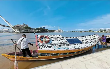  ?? ?? although the penambang is a passenger boat, tourists can also rent them to cruise along the sarawak river.