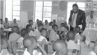  ??  ?? Minister Lazarus Dokora chats with pupils from Dingumuzi Primary School in Plumtree last week