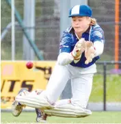  ??  ?? With every run vital, Western Park wicketkeep­er Matthew Roberts shows desperatio­n to stop this ball getting by against Jindivick.