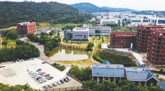  ?? Hector Retamal/agence France-presse/getty Images ?? The P4 laboratory, center, on the campus of the Wuhan Institute of Virology in China on May 27, 2020. Wuhan is the world’s leading center for research on coronaviru­ses.