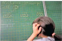  ?? FOTO: FRANK LEONHARDT/DPA ?? Über Mathe-Aufgaben kann man sich schon mal den Kopf zerbrechen.