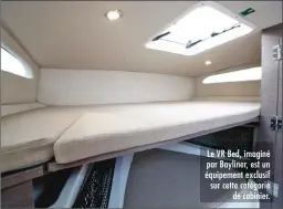  ??  ?? Le VR Bed, imaginé par Bayliner, est un équipement exclusif sur cette catégorie de cabinier.