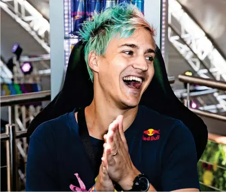  ?? –AFP ?? Tyler «Ninja» Blevins aura passé moins d’un an sur la plateforme Mixer de Microsoft. Depuis mercredi, il rebondit sur YouTube.