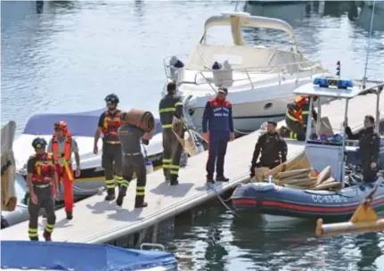  ?? FOTO EPA-EFE ?? De meeste opvarenden konden naar de kust zwemmen of werden gered door de Italiaanse kustwacht.