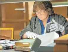  ?? FOTO: TWENTIETH CENTURY FOX/DPA ?? Melissa McCarthy als Lee Israel in einer Szene des Films „Can You Ever Forgive Me?“