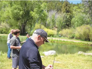  ?? ?? Tom Harper leads a fly casting clinic at Sipapu Ski and Summer Resort.