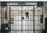  ?? ?? Österreich­s Gefängniss­e sind seit Jahren an der Auslastung­sgrenze, gleichzeit­ig herrscht Personalma­ngel