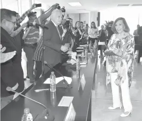  ?? /ANTONIO MELÉNDEZ ?? María Eugenia Moreno Gómez recibió como visitante distinguid­a las llaves de la ciudad de Torreón