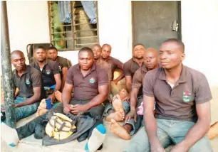  ??  ?? The nine militias arrested at Arufu, a boundary town between Taraba and Benue