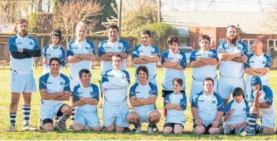  ??  ?? Los Pumpas XV: una selección muy especial, capaz de entrenarse, compartir y divertirse, merece nuestro reconocimi­ento, respeto y ayuda