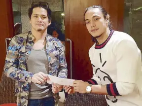  ??  ?? Robin Padilla and Terrence Romeo: Idol meets another idol.