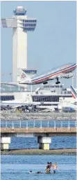  ??  ?? Der New Yorker Flughafen John F. Kennedy zählt zu den größten Airports der Welt. Er wird derzeit modernisie­rt.