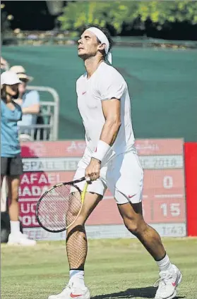  ?? FOTO: AP ?? Rafa Nadal, derrotado por Lucas Pouille en la exhibición de Hurlingham