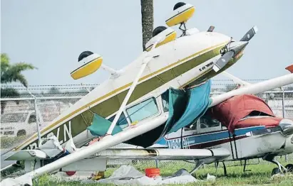  ?? Wilfredo Lee / ?? Nada más tocar tierra en la costa oeste de Florida, Ian ya empezó a dejar una ruta de destrozos