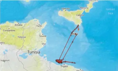  ??  ?? Uno degli esempi mostrati da Luca Donadel nel video per Panorama.it. È il 19 febbraio scorso, la nave Golfo Azzurro va a prendere 466 profughi a ridosso delle coste libiche per portarle in Sicilia. Soccorso a domicilio