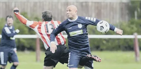  ??  ?? Ryhope Foresters (red) taking on Hartlepool Workies.