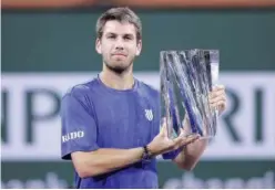  ?? Agence France-presse ?? ↑ Cameron Norrie poses with the trophy after winning the BNP Paribas Open final against Nikoloz Basilashvi­li on Sunday.