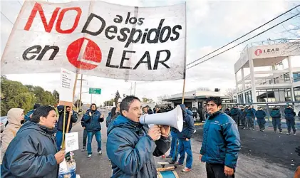  ?? / L THIEBERGER ?? Caso. Empleados de la autopartis­ta Lear cortaron a principio de mes la Panamerica­na para reclamar.