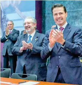  ??  ?? FESTEJO. Peña Nieto encabezó ayer el festejo del día del abogado en Los Pinos.