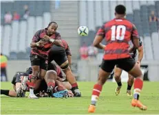  ?? Picture: JOHAN ORTON/GALLO IMAGES ?? DISMAL DEFEAT: EP Elephants scrumhalf Wayne Ngubane throws out a pass during his team’s SA Cup match against the Airlink Pumas at the Mbombela Stadium