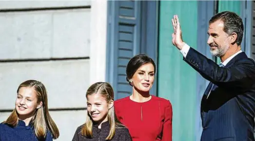  ?? Foto: Juan Naharro Gimenez/getty ?? Königliche Familie: König Felipe mit seiner Frau Königin Letizia und den Töchtern Prinzessin Leonor und Prinzessin Sofia.