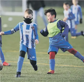  ??  ?? Lambton Lions Under-9s (yellow bibs) in action against Seaton United Scoprions.