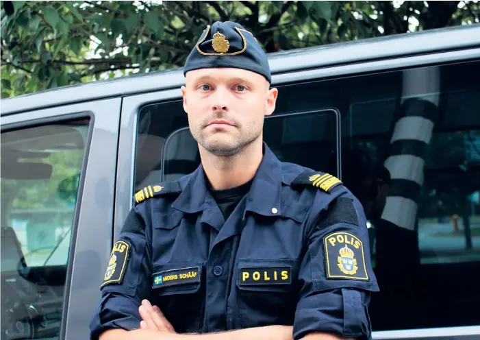  ?? BILD: POLISEN ?? Trafikpoli­sen Anders Schääf varnar för att mer än varannan A-traktor är manipulera­d.