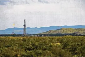  ?? Michael Ciaglo / Houston Chronicle ?? This drilling site is north of the Davis Mountains in the Balmorhea area. Apache Corp., which announced a major oil find near Balmorhea State Park, says it complies with “all applicable laws and regulation­s” regarding air emissions.