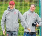  ?? AFP ?? Arsenal manager Arsene Wenger (left) jokes with the club photograph­er during a training session in London on Wednesday.