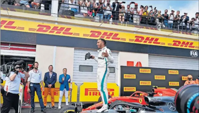  ??  ?? LÍDER. Lewis Hamilton dominó la carrera de Paul Ricard de principio a fin sin ninguna oposición. El británico vuelve a colocarse primero de la clasificac­ión general.