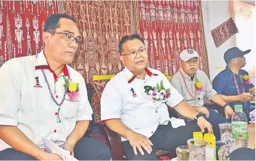  ??  ?? Nanta (second left) speaks to reporters after officiatin­g at Risda’s ‘Love the Smallholde­rs’ programme. At left is Zulkefli.