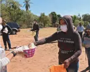  ?? (AFP) ?? People queue keeping a security distance to get a free meal from volunteers in Luque, Paraguay recently.