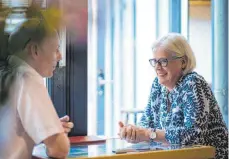  ?? FOTO: MARCUS SIMAITIS ?? Auch Arno Muehlhoff und Anne Helgers haben sich an der Aktion „Deutschlan­d spricht“beteiligt und intensiv diskutiert.