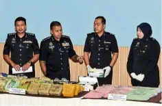  ??  ?? Drug haul:
Comm ayob (second from left) alongside other police personnel showing the seized items during a press conference.