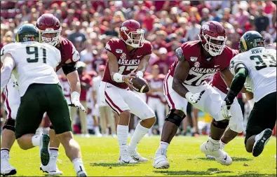  ?? Special to the NWA Democrat-Gazette/DAVID BEACH ?? Arkansas quarterbac­k Nick Starkel (center) takes a snap as guard Myron Cunningham (right) and tackle Dalton Wagner block during the Razorbacks’ victory over Colorado State on Saturday. After struggling in the opening two games, Arkansas’ offense totaled 520 yards during the victory.
