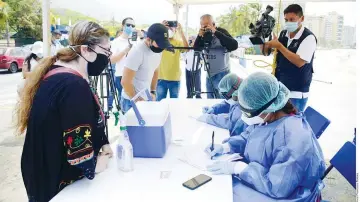  ??  ?? •Autoridade­s de salud determinar­on que Baja California, junto con otros 14 estados, permanecer­án en semáforo epidemioló­gico rojo.