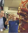  ??  ?? Dans l’atelier de Bernard Bezzina, le prince Albert a posé ses initiales sur l’oeuvre du sculpteur toulonnais 6. Il a ensuite découvert les fonderies de la famille Lucarini 5 et salué Massimo Galleni dans sa marbrerie
3 et 1. 5