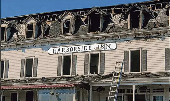  ?? BLOCK ISLAND TIMES ?? The cause of the overnight fire at the Harborside Inn in New Shoreham is under investigat­ion.