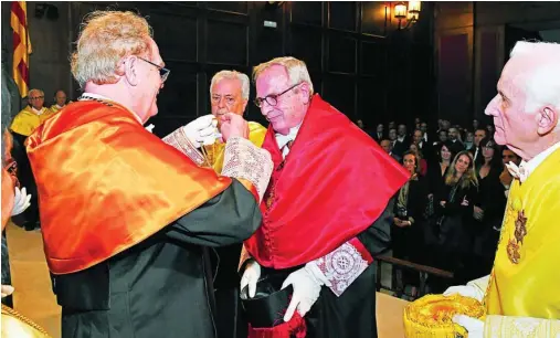  ?? SHOOTING ?? Enrique Morera se convirtió ayer en Académico Correspond­iente de la Real Academia Europea de Doctores