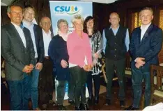  ?? Foto: Malinowski ?? Die neue Ortsvorsta­ndschaft der Krumbacher CSU mit den Ehrengäste­n (von links): Gerhard Weiß, Dr. Hans Reichhart, Alfred Sauter, Ursula Bader, Sabine Turek, Vene ra Buchmüller, Karl Heinz Lentz und Sebastian Kaida.