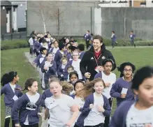  ??  ?? Sunderland AFC defender Glenn Loovens with pupils at St Joseph’s RC Primary School.