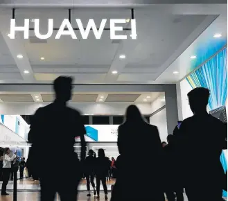  ?? HANNIBAL HANSCHKE/REUTERS-6/9/2019 ?? Peso. A Huawei tem mais de um terço da infraestru­tura de redes de telefonia móvel do País