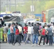  ?? RAJ K RAJ/HT PHOTO ?? Protesters blocked both sides of the Delhinoida link road from 12pm to 4pm, causing a massive traffic jam.