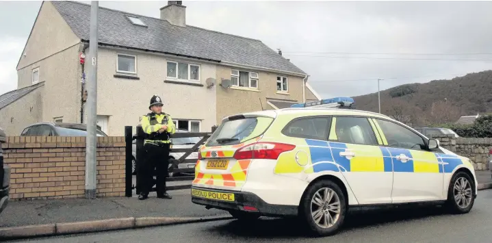  ??  ?? A police officer outside the home of Dafydd Hughes in Llanberis on New Year’s Day