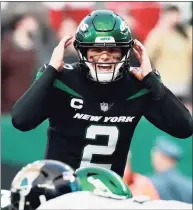  ?? Dustin Satloff / TNS ?? Jets quarterbac­k Zach Wilson directs his team during the fourth quarter against the Jaguars on Sunday.