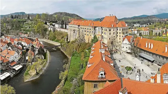  ?? Foto: Marek Podhora, MAFRA ?? Český Krumlov Státní hrad a zámek loni navštívilo téměř 400 tisíc platících návštěvník­ů. Památka patří k největším lákadlům Jihočeskéh­o kraje.