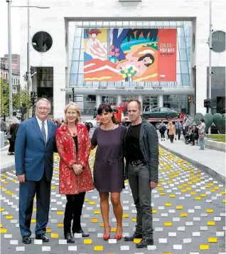  ??  ?? Gérald Tremblay, Helen Fotopulos, Nathalie Bondil et le designer Claude Cormier au Jardin des sculptures. PHOTO COURTOISIE